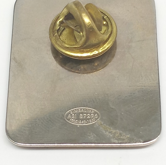 Simbaline Lapel Pin Kindercare 2001 Teachers Reaching For Tomorrow Teacher Pin - Picture 2 of 2